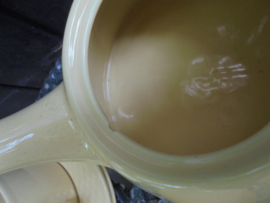 GEEL Theeservies met "gevlochten" rand