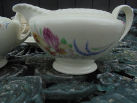 Roomstel MOSA met bloemboeket met oa. roze en gele tulp en pauwenstaart knop
