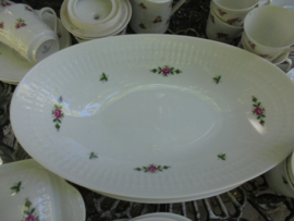 kop en schotel Winterling Marktleuthen met roze roosjes en groen takje
