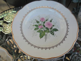Diep bord K G Luneville "Bagatelle" met roze roosjes en gipskruid