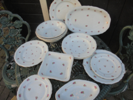Diepe ronde kom / Saladeschaal Rheinkrone met roze/rode roosjes; grootste maat