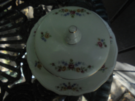 Windsor Botervloot met roze en gele roosjes guirlandertjes ZONDER GOUDDECORATIE rond de knop