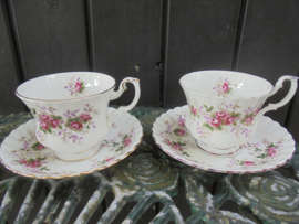 Royal Albert Heren Kop en schotel "Lavender Rose" met roze roosjes