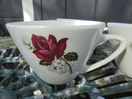Koffiemokje Boch met rode roos en witte bloemetjes