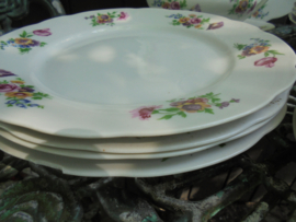 Diner bord met bloemboeketten / roze roos en tulp