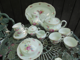 Jarolina / Karolina Theepot met grote bloemboeketten oa. roze roos