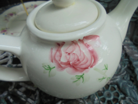 (Moderne) Theepot met grote zacht roze roos