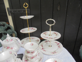 Royal Albert 3 laags etagere "Lavender Rose" met roze roosjes