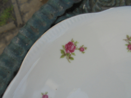 Gebakschaal Bavaria R met roze/rode roosjes