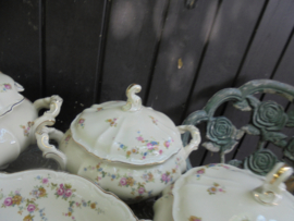 Enorm 12 persoons (!) Dinerservies Hertel Jacob Bavaria met roze roosjes / bloemetjes guirlande