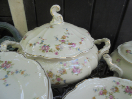 Enorm 12 persoons (!) Dinerservies Hertel Jacob Bavaria met roze roosjes / bloemetjes guirlande