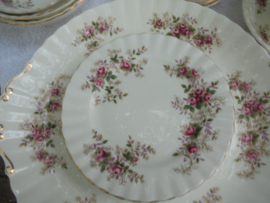 Royal Albert Gebaksbordje "Lavender Rose" met roze roosjes