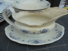 Dinerservies P. Regout Medaillon met blauw decor