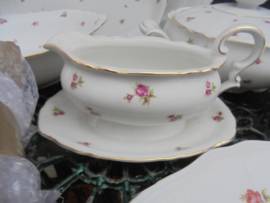 Dinerservies Bavaria Mitterteich met roze/rode roosjes (kleinere / veel)