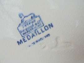 Dinerservies P. Regout Medaillon met blauw decor