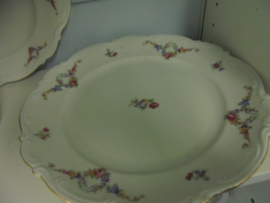 Dinerservies Mitterteich Bavaria met grote bloemboeketten met oa. roze roos