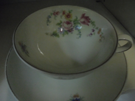 Edelstein Maria-Theresia Bavaria Kop en schotel bloemboeketjes / roze roosjes