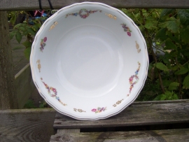 Salade/Diepe ronde schaal Rheinkrone Bavaria met roze roosjesguirlandes