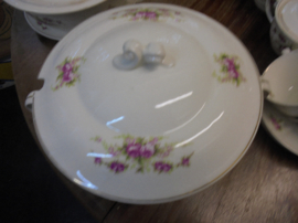 Soepterrine P. Regout met dubbele roze roosjes
