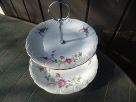 2 laags etagere Wawel met grote bloemtak met oa. roze/rode roos