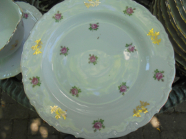 Groot Dinerservies KAHLA met roze roosjes en her en der gouden roosjes