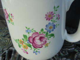 Mosa grote Water of Melk kan met roze roos
