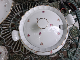 Dekschaal / kleine terrine MOSA met diverse strooi bloemetjes / roze roosjes