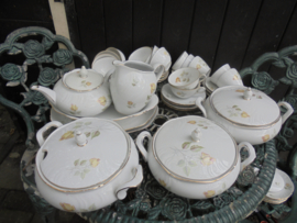 Theepot Winterling FLORA met gele roos