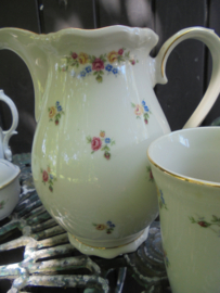 ZELDZAAM!! Melk- of Waterkan Winterling Marktleuthen Windsor met roze en gele roosjes guirlandertjes