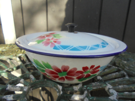 Emaille Deksel schaaltje met roze rode bloemen en blauw werkje