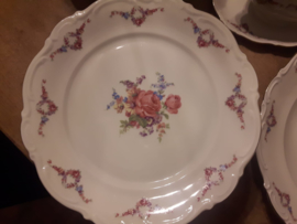 Dinerservies Mitterteich Bavaria met grote bloemboeketten met oa. roze roos