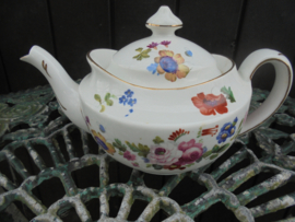 Aparte ovale Engelse Theepot met groot bloemboeket / roze roos "The Old English"