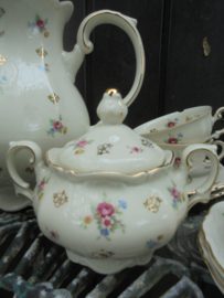 Koffieservies Mitterteich Bavaria met bloemboeket met oa roze roosjes 12 persoons