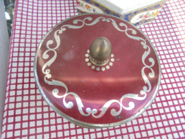 Rond bordeaux rood Cote D'Or blik met bloemboeket