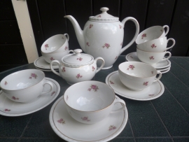 Koffieservies Bareuther Bavaria met roze/rode roosjes gevlochten randje