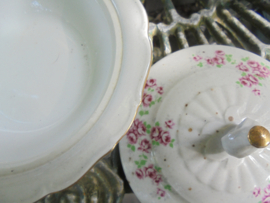 Botervloot met kleine roze roosjes