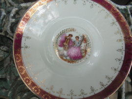 Kop en schotel met bordeaux rode rand en Romantische / Fragonard Afbeelding