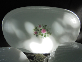 12 persoons Dinerservies Hutschenreuther met roze roosjes