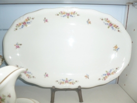 Ovale Vleesschaal Winterling Marktleuthen Windsor met roze en gele roosjes guirlandes