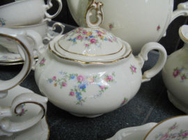 Pas Aan CARLA Koffieservies met bloemetjes  / rose roosjesguirlandertjes