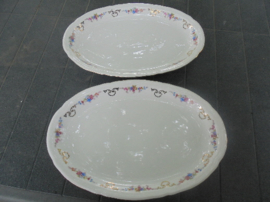 Ovale Vleesschaal met lieve bloemetjes en goud slingertje