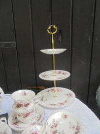 Royal Albert 3 laags etagere "Lavender Rose" met roze roosjes