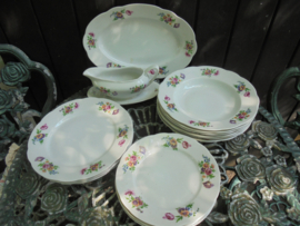 Theeservies M Z met bloemboeketten / roze roos en tulp