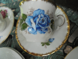 Koffie kop en schotel Kronester Bavaria met blauwe roos en brede goud rand