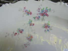 Ovale schaal met lieve bloemetjes/roze roosjes H & C