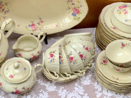 6 persoons Theeservies MOSA met licht roze roos, bloemboeket en eikeltje op het deksel  (ZELDZAAM!!)
