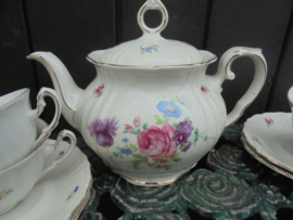 Theeservies Titania Barok met bloemboeketten / roze pioen roos