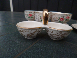Zout en Peperschaaltje  V & B Villeroy & Boch met roze/rode roosjes en veel goud decoratie