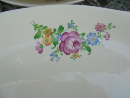 Broodschaal Mosa met roze roos - bloemboeket