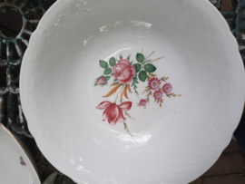 Botervloot Schumann Arzberg Bavaria met bloemboeket / roze roos en tulp